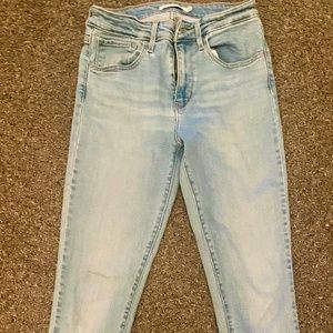Womens Levi’s 721 high rise skinny light wash 27x30
